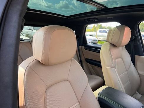 Used 2019 Porsche Cayenne Turbo AWD/4WD image 38