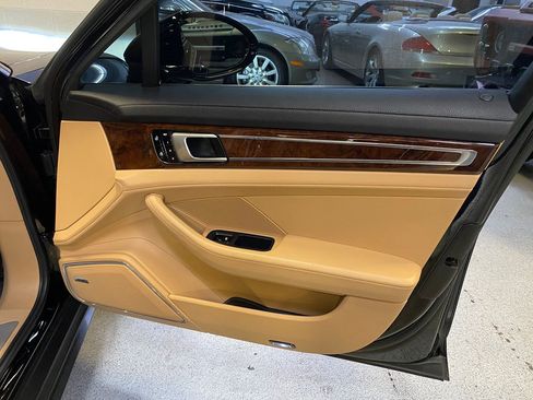 Used 2020 Porsche Panamera 4S image 34