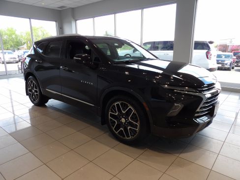 Used 2023 Chevrolet Blazer Premier w/ Driver Confidence II Package AWD/4WD image 3