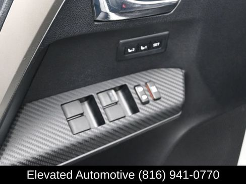 Used 2014 Toyota RAV4 Limited AWD/4WD image 17