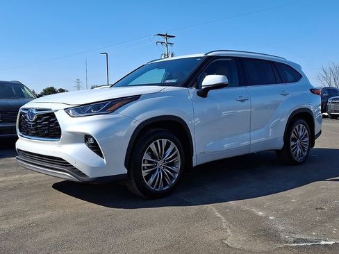 Used 2022 Toyota Highlander Platinum AWD/4WD image 3
