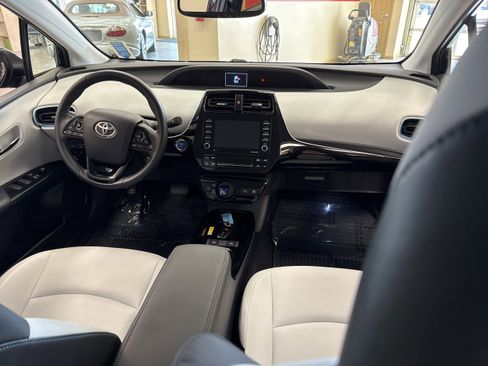 Used 2022 Toyota Prius XLE w/ Advanced Technology Package image 22