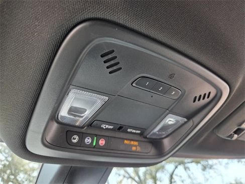 Used 2023 Chevrolet Traverse LT image 36