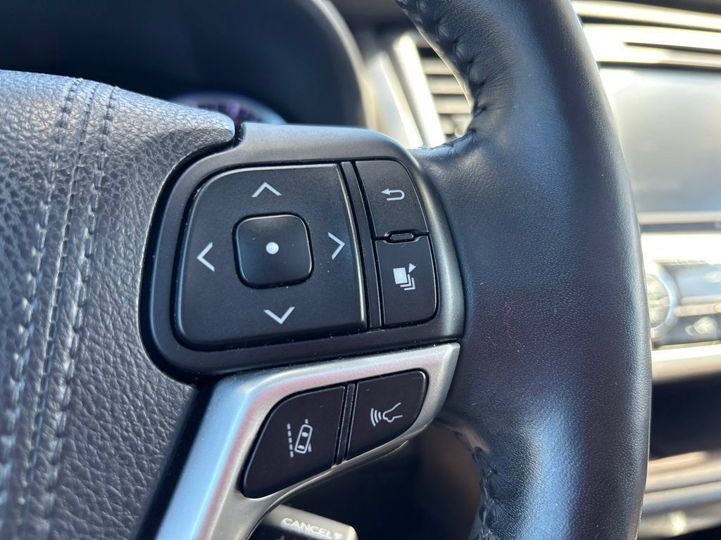 Used 2018 Toyota Highlander Limited Platinum AWD/4WD image 26