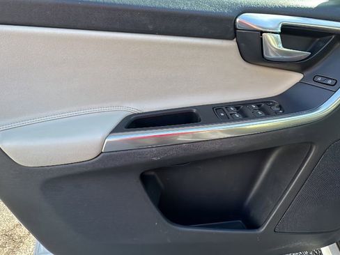 Used 2017 Volvo XC60 T5 image 13