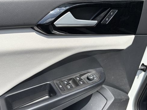 Certified 2025 Volkswagen Taos S FWD image 16