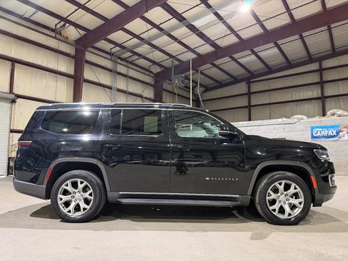 Used 2022 Jeep Wagoneer Series II AWD/4WD image 4