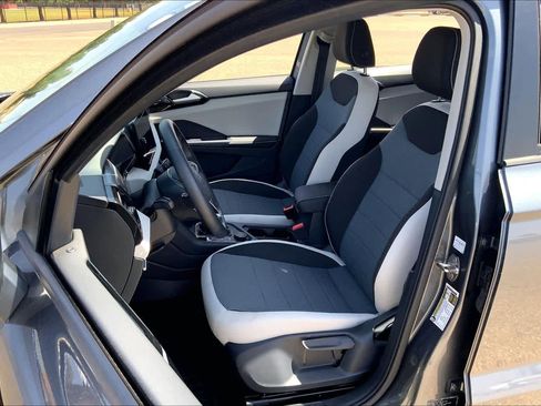 Used 2025 Volkswagen Taos S image 8