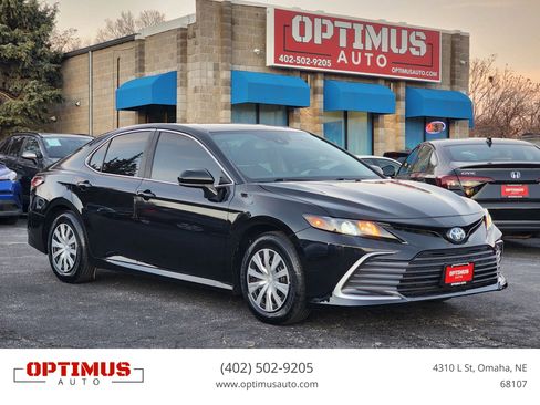 Used 2022 Toyota Camry LE FWD image 1