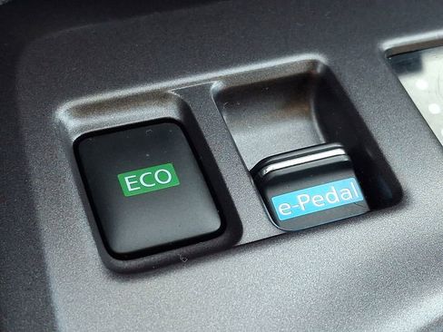 Certified 2023 Nissan Leaf S image 23