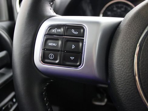 Used 2017 Jeep Wrangler Unlimited Rubicon image 34