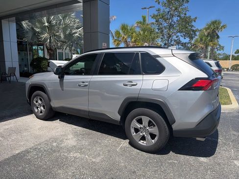 Used 2022 Toyota RAV4 XLE FWD image 4