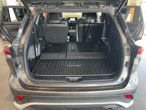 Used 2023 Toyota Highlander XSE image 34
