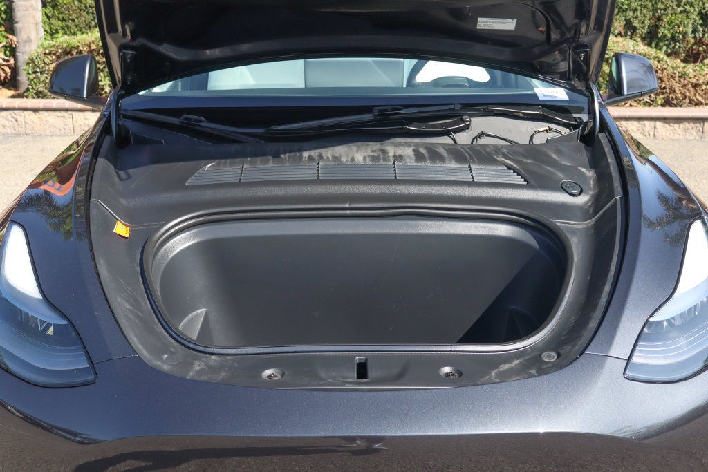 Used 2025 Tesla Model Y Long Range RWD image 11