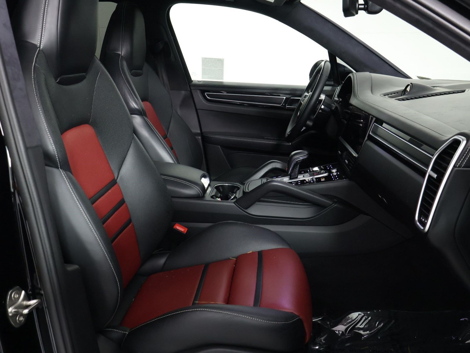 Certified 2023 Porsche Cayenne GTS AWD/4WD image 31