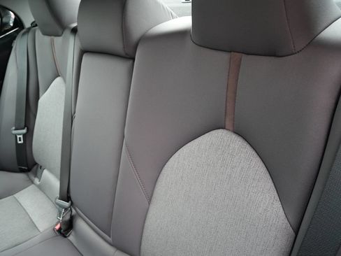 Used 2018 Toyota Camry LE FWD image 25