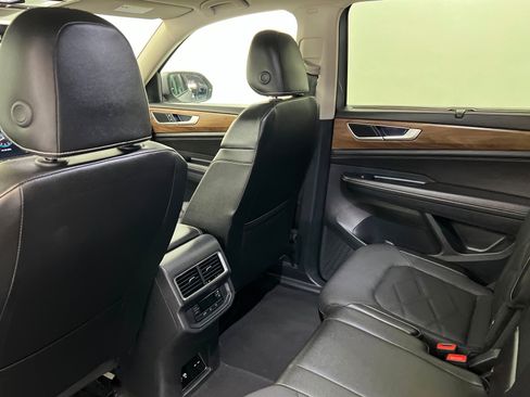 Used 2025 Volkswagen Atlas SE AWD/4WD image 20