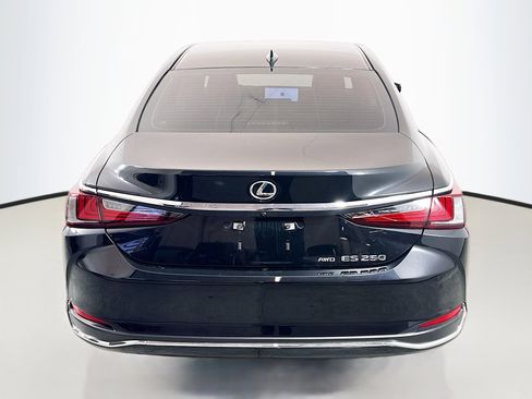 Used 2024 Lexus ES 250 w/ Premium Package image 6