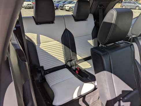 Used 2022 Land Rover Discovery S R-Dynamic AWD/4WD image 46