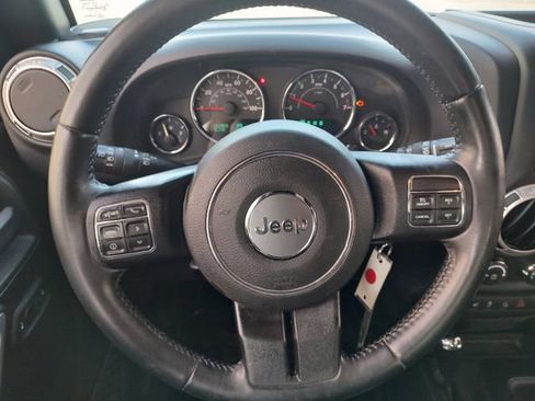 Used 2016 Jeep Wrangler Unlimited Sahara w/ Connectivity Group AWD/4WD image 11