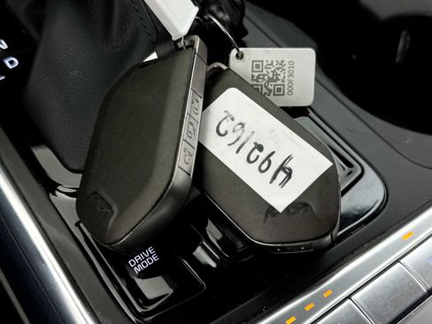 Certified 2025 Kia Carnival EX FWD image 39