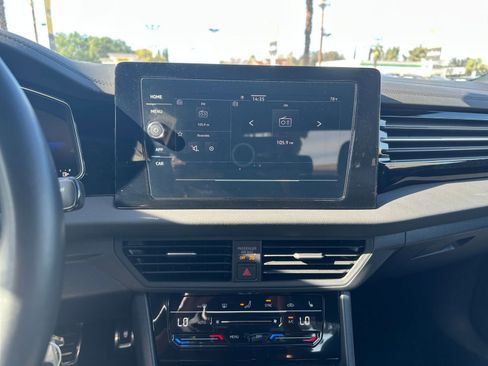 Used 2025 Volkswagen Jetta Sport image 17