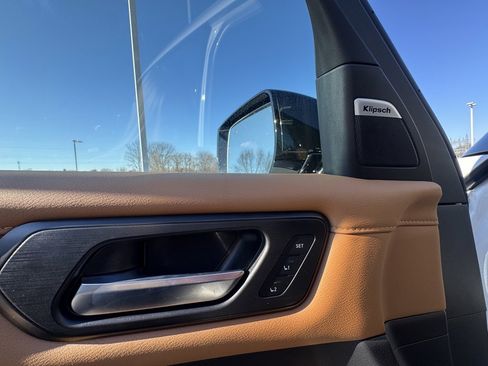 Used 2025 Nissan Armada SL w/ Captain's Chari Seat Package image 20