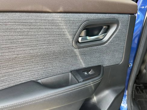 Used 2023 Nissan Rogue SV FWD image 16