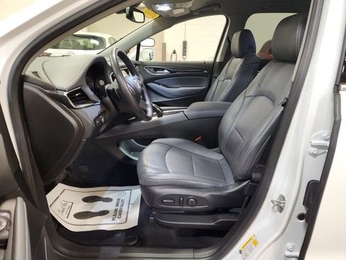 Used 2018 Buick Enclave Essence image 11