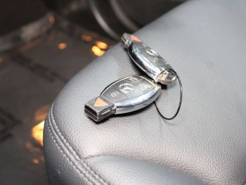 Used 2012 Mercedes-Benz R 350 4MATIC image 15