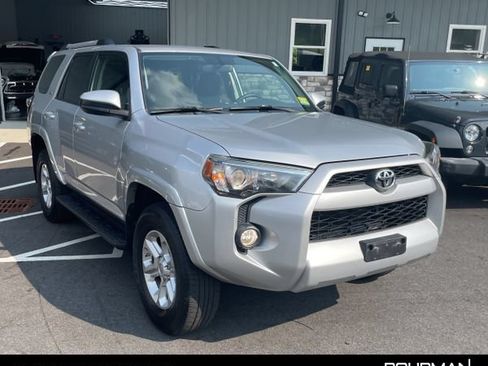 Used 2019 Toyota 4Runner SR5 AWD/4WD image 7