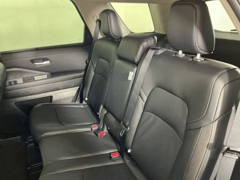 New 2025 Nissan Pathfinder SL image 13