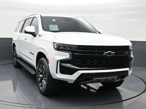 Used 2024 Chevrolet Suburban Z71 w/ Luxury Package image 8