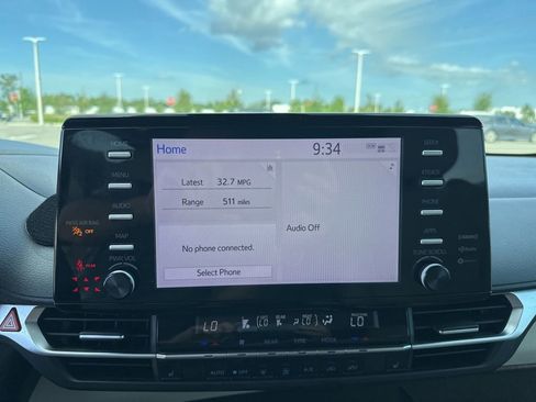 Used 2021 Toyota Sienna XLE FWD image 23