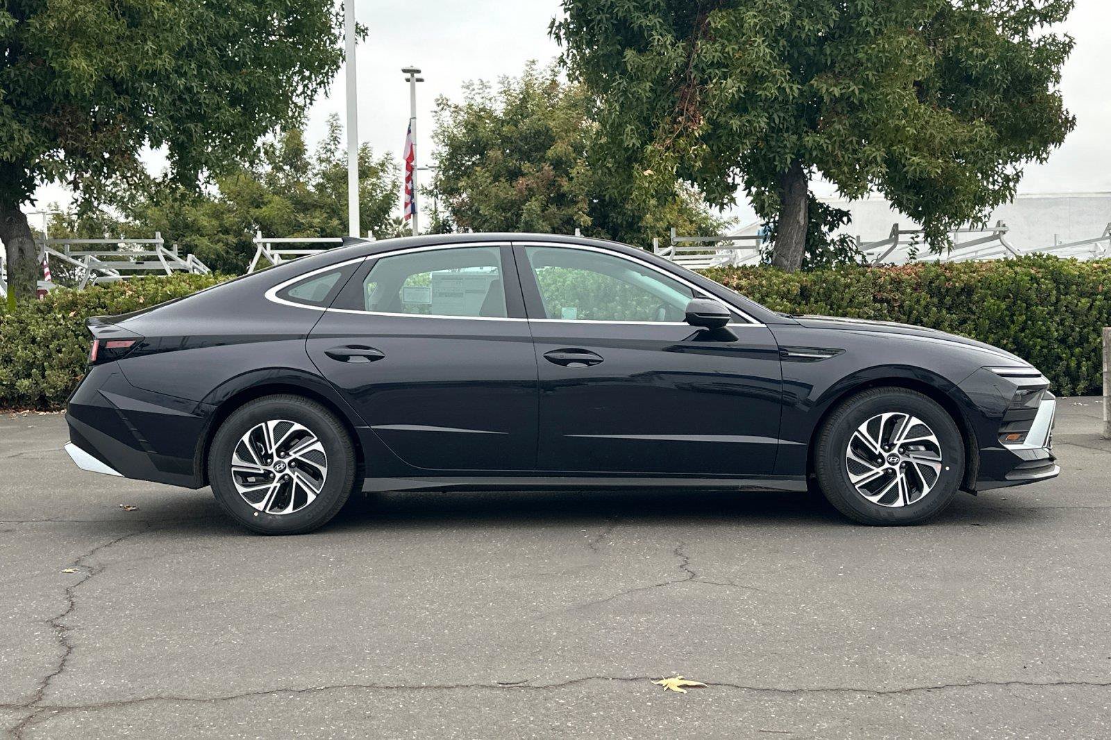 New 2027 Hyundai Sonata Blue FWD image 2
