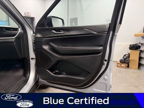 Used 2023 Jeep Grand Cherokee L Laredo AWD/4WD image 27