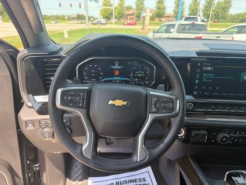 Used 2024 Chevrolet Silverado 1500 LT w/ Z71 Off-Road Package AWD/4WD image 25