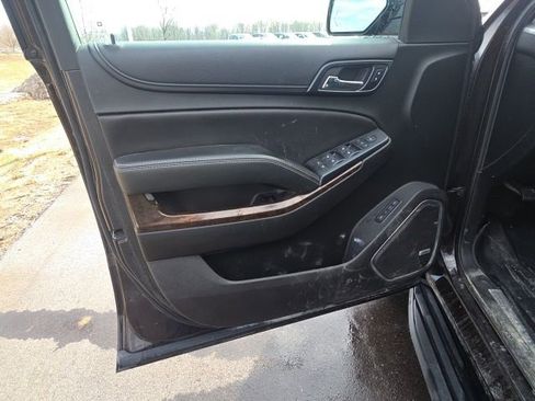 Used 2018 Chevrolet Suburban LT image 27
