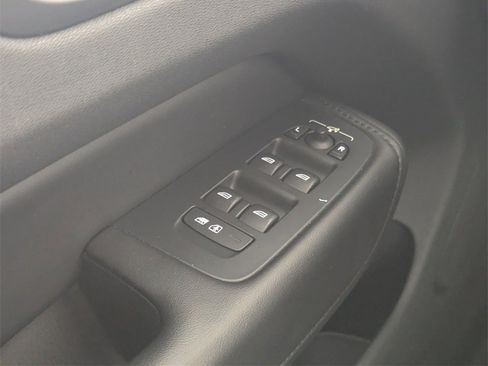 Used 2024 Volvo XC60 B5 Plus image 15