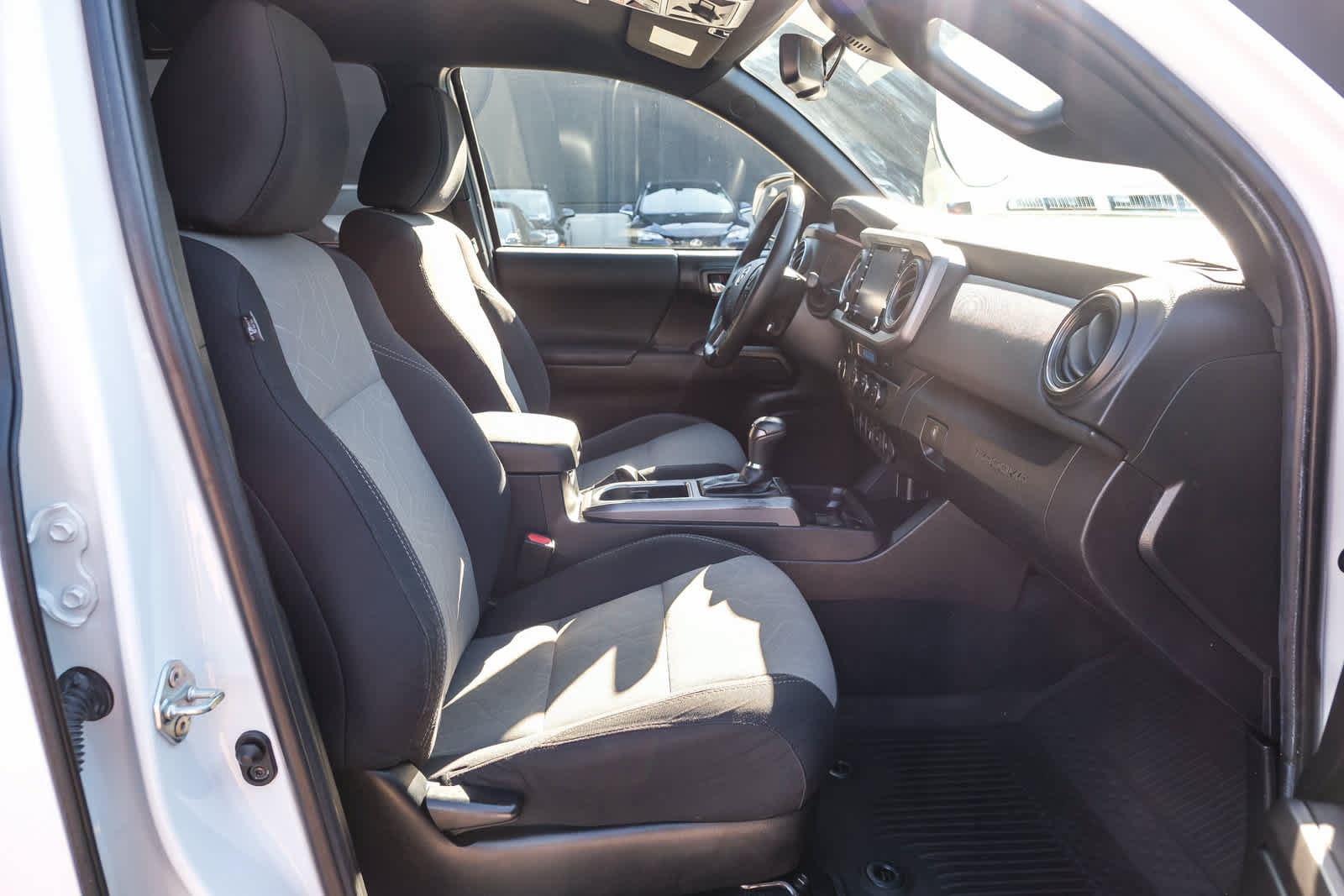 Certified 2022 Toyota Tacoma TRD Off-Road w/ Technology Package AWD/4WD image 20
