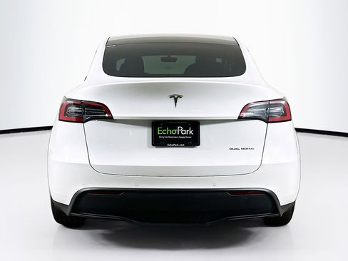 Used 2022 Tesla Model Y Long Range image 7