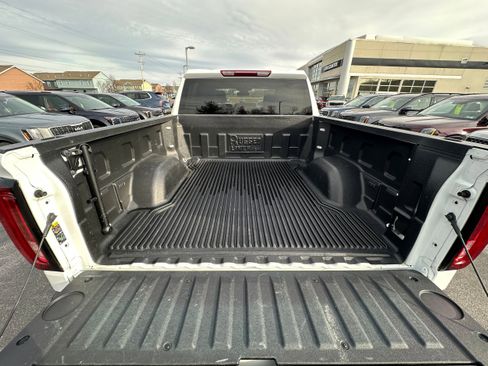 Used 2025 GMC Sierra 1500 SLT image 12