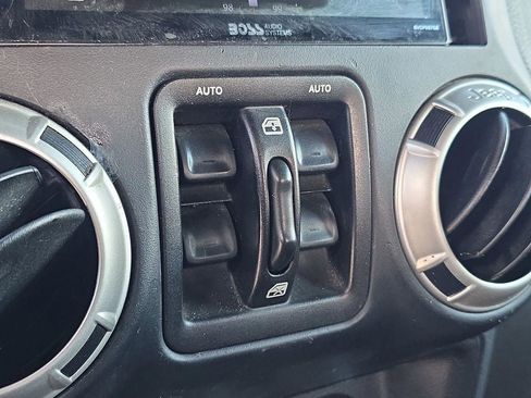 Used 2017 Jeep Wrangler Unlimited Sahara AWD/4WD image 25