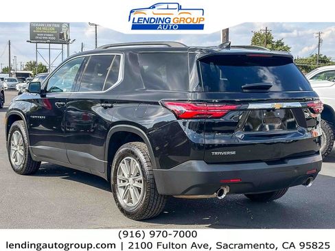 Used 2023 Chevrolet Traverse LT FWD image 2
