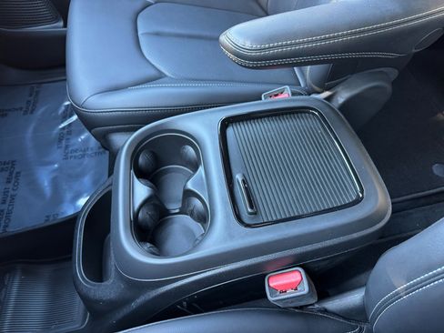 Used 2023 Chrysler Pacifica Touring-L w/ S Appearance Package image 36