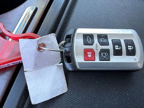 Used 2014 Toyota Sienna Limited w/ Limited Premium Package AWD/4WD image 26