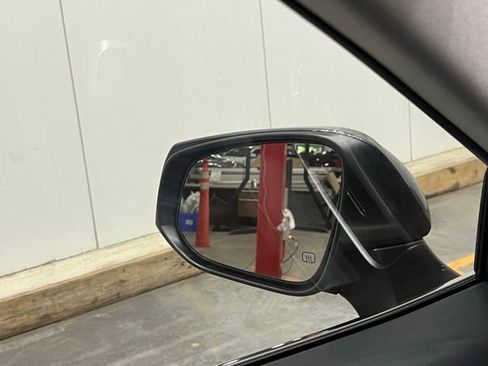 Used 2023 Toyota Highlander L image 32