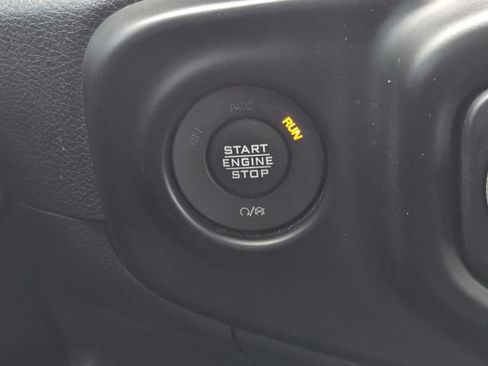 Used 2023 Jeep Gladiator Sport AWD/4WD image 18