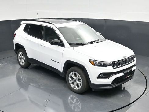 New 2025 Jeep Compass Latitude w/ Sun & Sound Group image 40