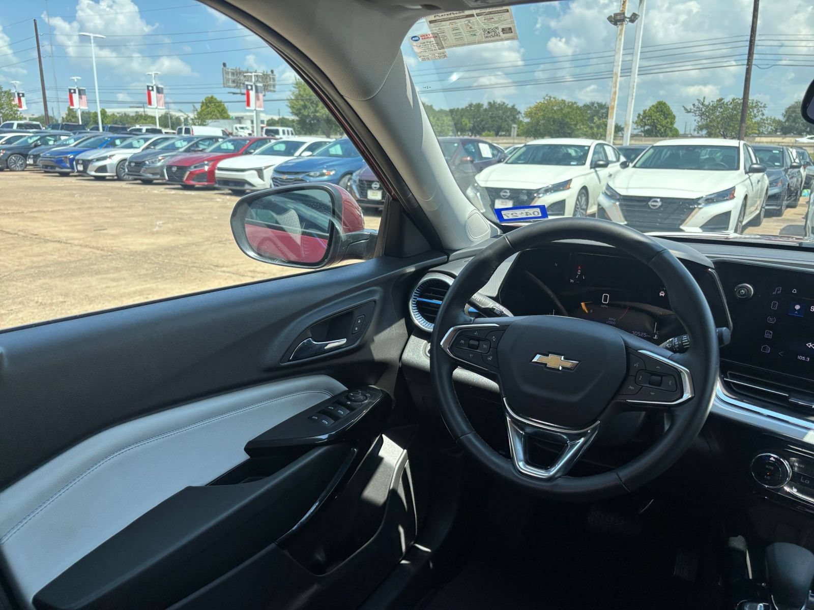 Used 2025 Chevrolet Trax LT w/ LT Convenience Package FWD image 30